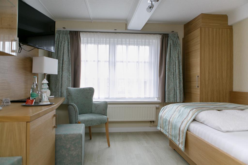 Hotel Neuwarft Altbau Dagebuell Room photo
