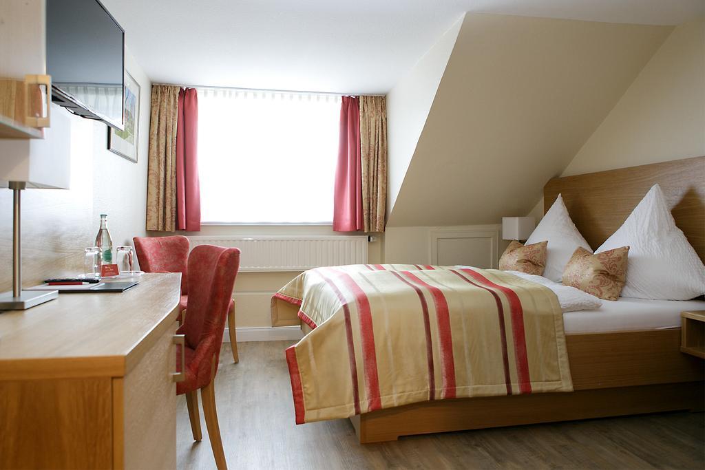 Hotel Neuwarft Altbau Dagebuell Room photo